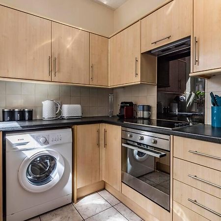 Traditional Quiet Townhouse With Two Bedrooms And Private Garden Great For Airport Crew And Professionals Лонг Итън Екстериор снимка