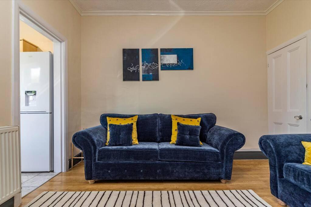 Traditional Quiet Townhouse With Two Bedrooms And Private Garden Great For Airport Crew And Professionals Лонг Итън Екстериор снимка